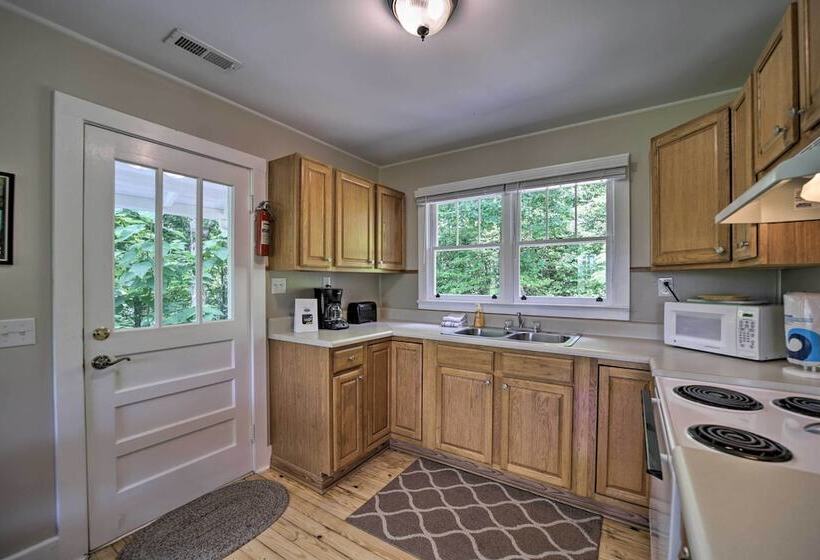 Enchanting Bryson City Cottage W/ Mtn Views!