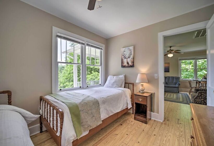 Enchanting Bryson City Cottage W/ Mtn Views!