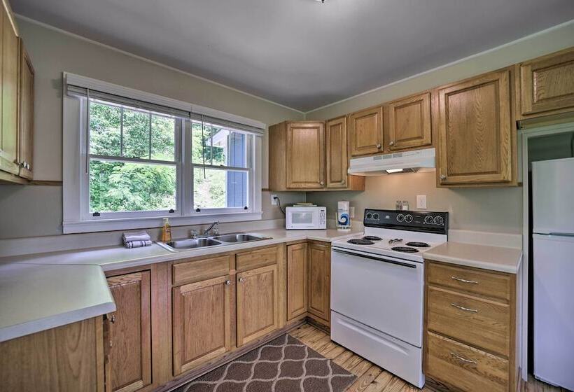 Enchanting Bryson City Cottage W/ Mtn Views!