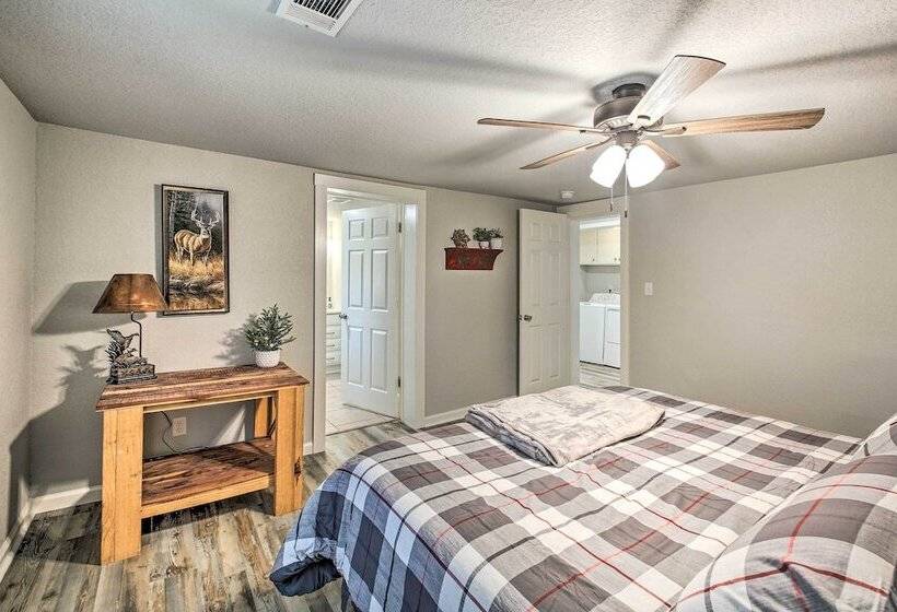 11 Mi To Lake Ouachita: Family Cabin W/ Yard