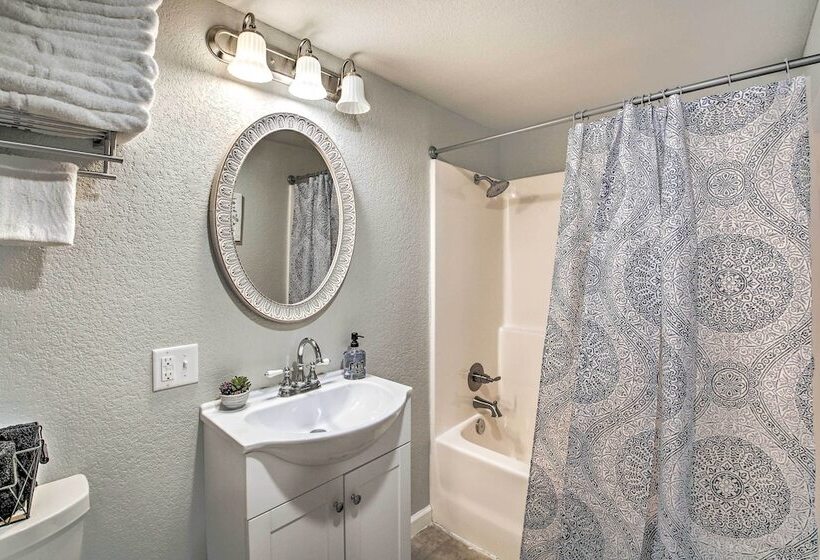 11 Mi To Lake Ouachita: Family Cabin W/ Yard