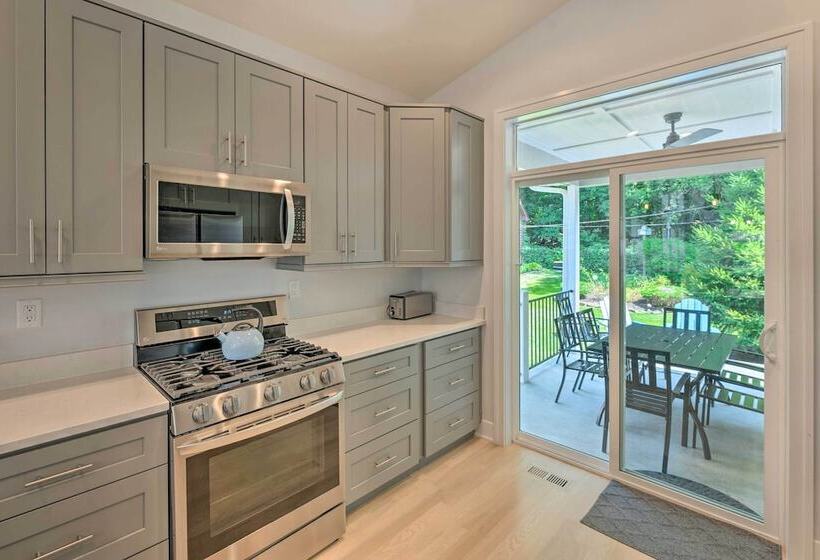 Fantastic House: Balcony, Steps To Lake Como!