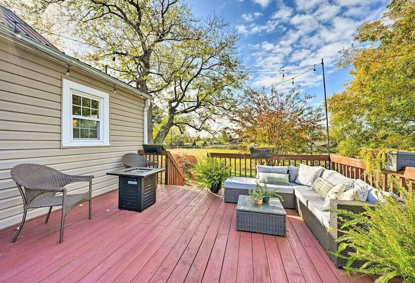 Farmhouse Cottage On 10 Acres: Trails On Site