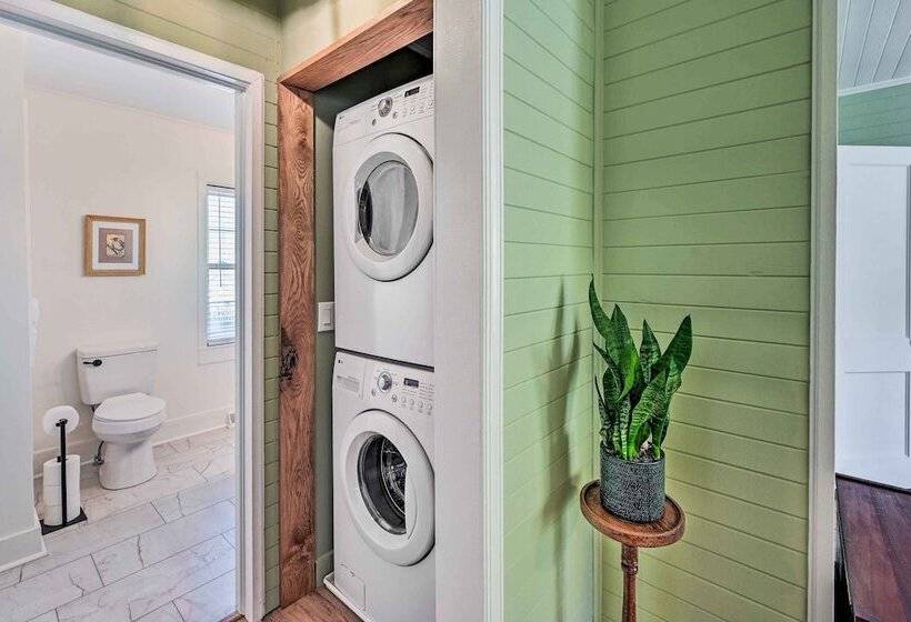 Farmhouse Cottage On 10 Acres: Trails On Site