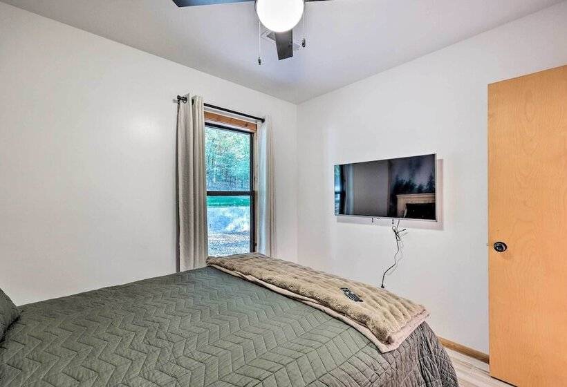 Foxtail  Cabin Retreat: Steps To Beaver Lake!