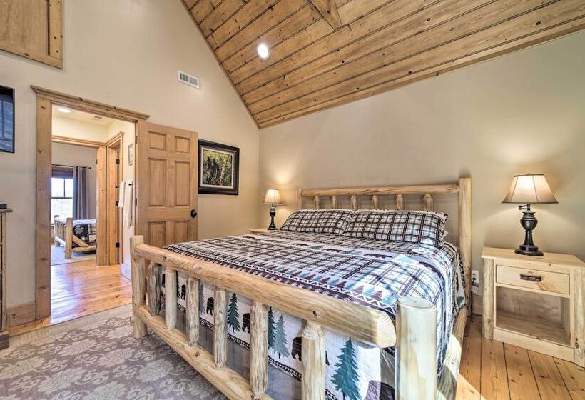 Franklin Cabin W/ Hot Tub + Pool Table!