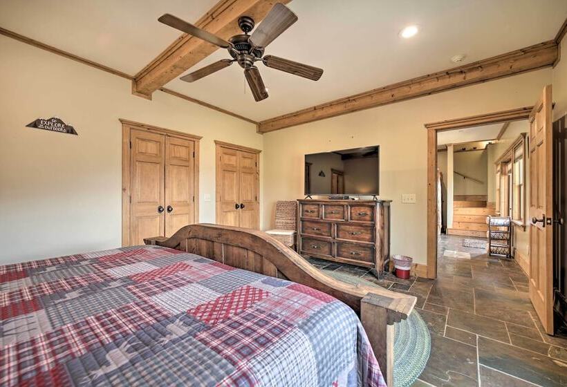 Franklin Cabin W/ Hot Tub + Pool Table!