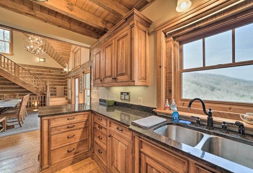 Franklin Cabin W/ Hot Tub + Pool Table!