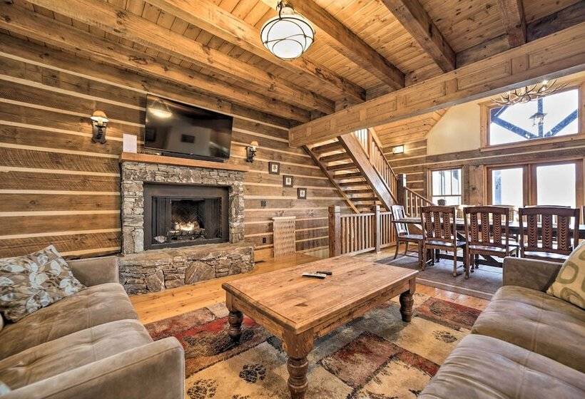 Franklin Cabin W/ Hot Tub + Pool Table!