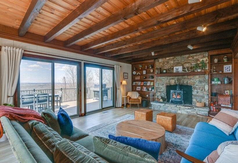 Front Royal Hilltop Cabin W/ Panoramic Views!