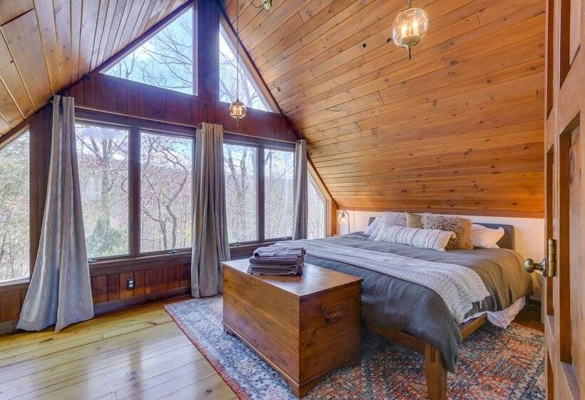 Front Royal Hilltop Cabin W/ Panoramic Views!