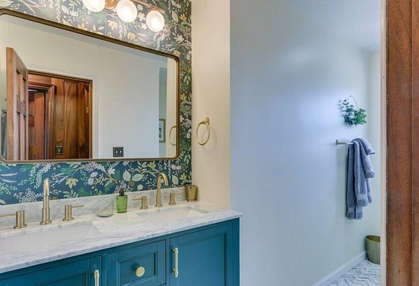 Front Royal Hilltop Cabin W/ Panoramic Views!