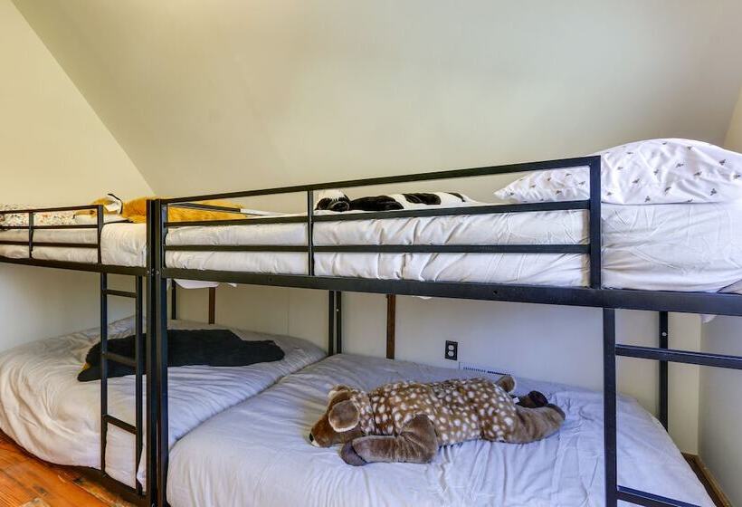 Front Royal Hilltop Cabin W/ Panoramic Views!