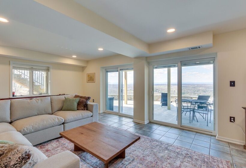 Front Royal Hilltop Cabin W/ Panoramic Views!