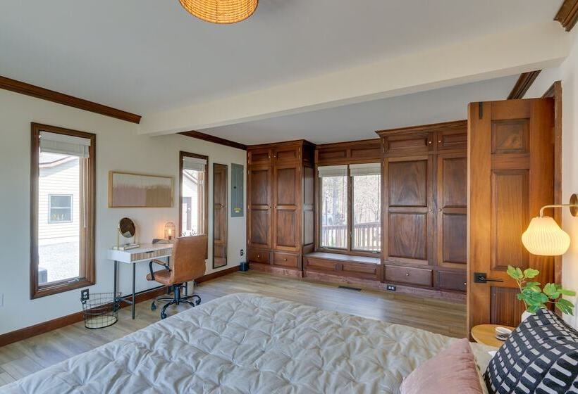 Front Royal Hilltop Cabin W/ Panoramic Views!