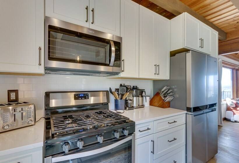 Front Royal Hilltop Cabin W/ Panoramic Views!