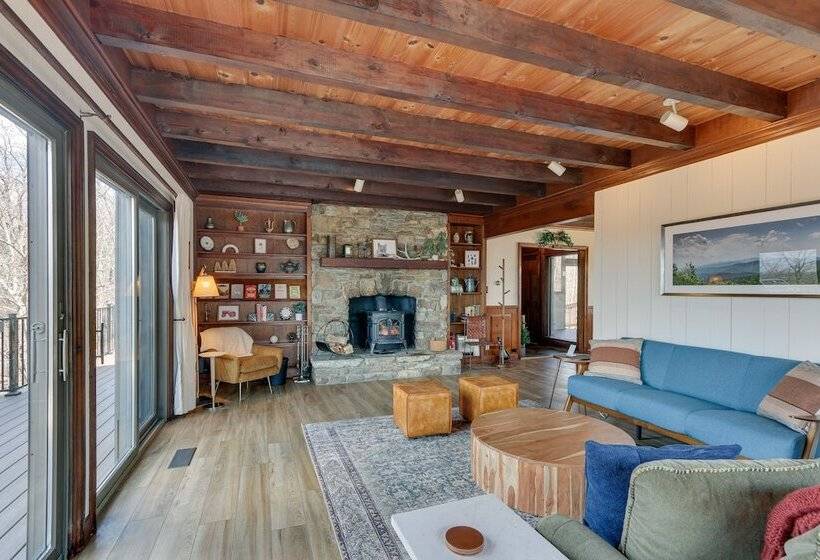 Front Royal Hilltop Cabin W/ Panoramic Views!