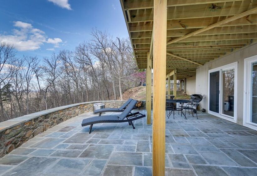 Front Royal Hilltop Cabin W/ Panoramic Views!