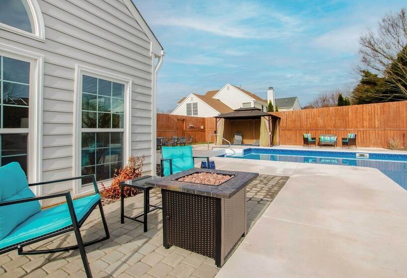Gorgeous Graham Home With Private Outdoor Pool!