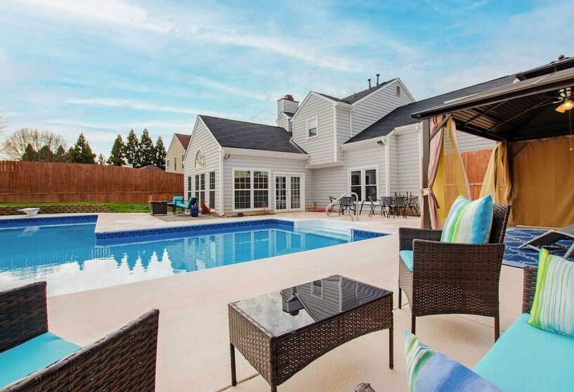 Gorgeous Graham Home With Private Outdoor Pool!