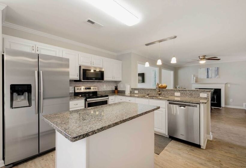 Gorgeous Graham Home With Private Outdoor Pool!