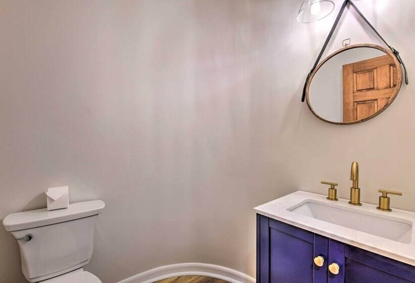 Deck + Lake Views: Grand Glenville Retreat