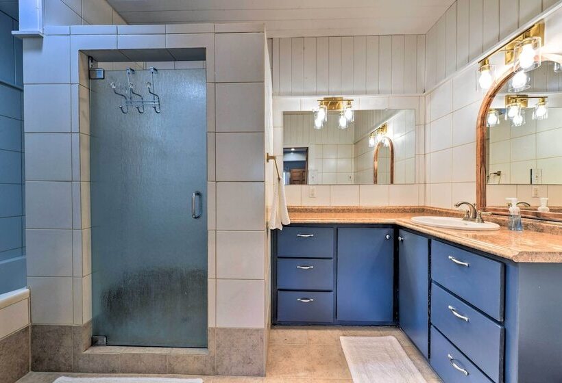 Deck + Lake Views: Grand Glenville Retreat