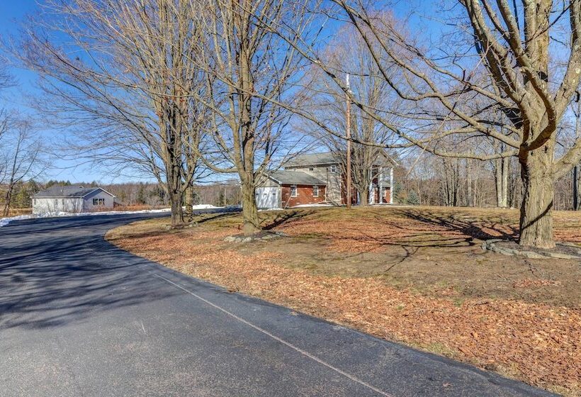 4 Mi To Gouldsboro State Park: Poconos Getaway