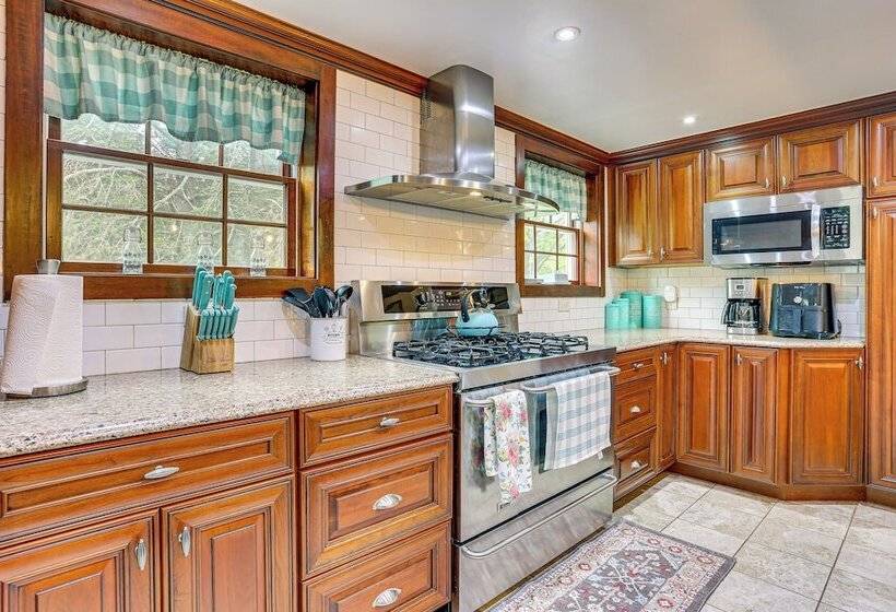 Hot Tub, Game Room: Greentown Home Near State Park