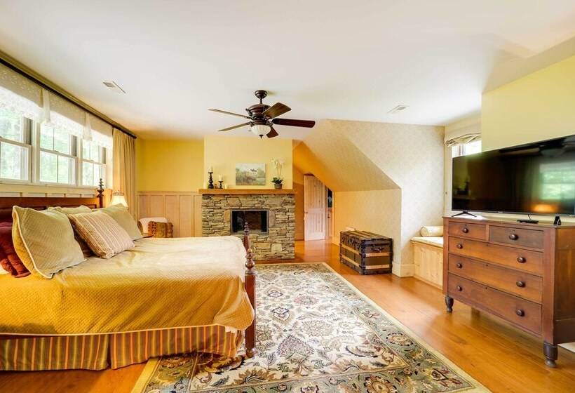 Hilltop Hideaway  Cabin W/ Porch + Fire Pit!