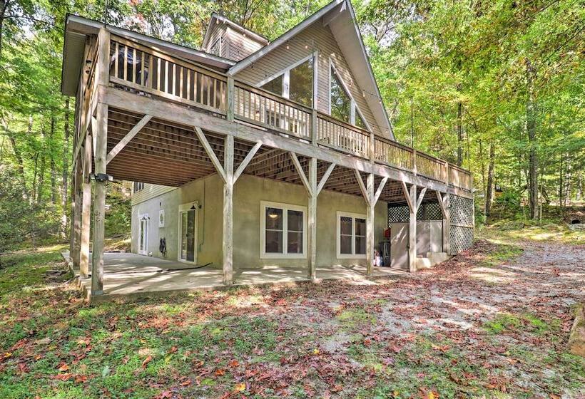 2 Mi To Sapphire Resort: Home W/ Hot Tub & Games!