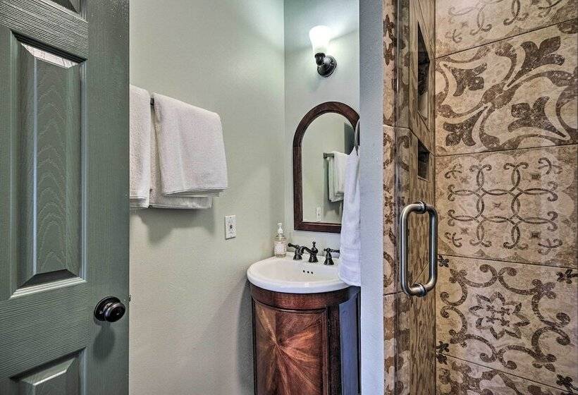 Houston Heights Bungalow   6 Mi To Downtown!