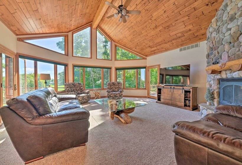 Huge Bellaire Home On Cedar River Golf Course