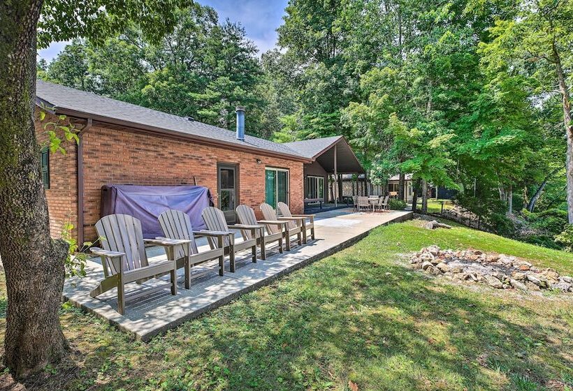 Idyllic Bronston Retreat W/ Fire Pit + View!