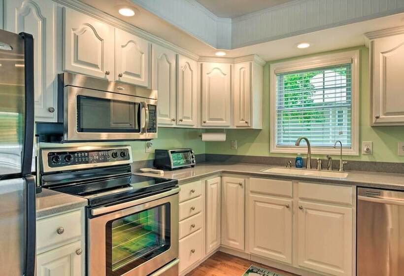 Lake Norman Retreat W/ Dock ~ 1 Mi To Marina!