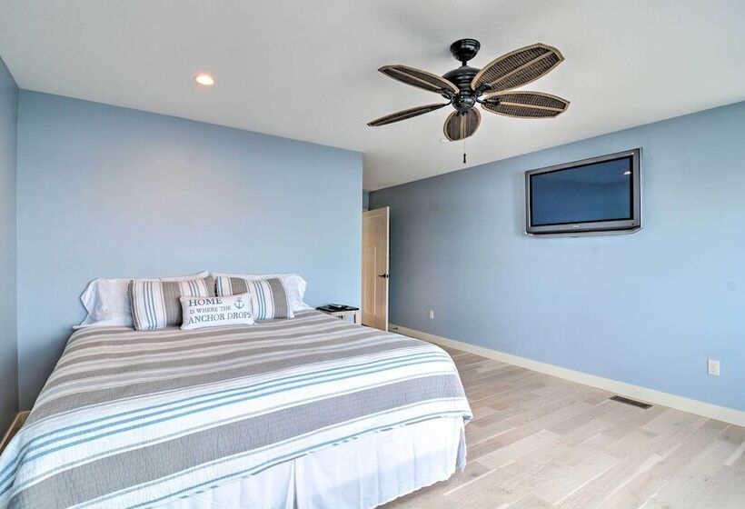 1/2 Mi To White Pine Trail: Lakefront Home W/ Dock