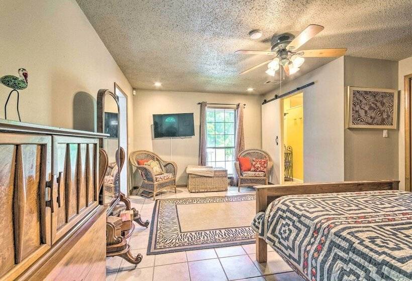 Updated Deck & Dock: Lakefront Home In Hot Springs