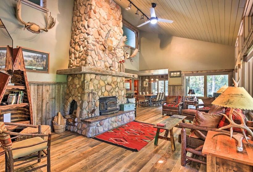 Loose Moose Lodge    31 Acres On Yaak River!