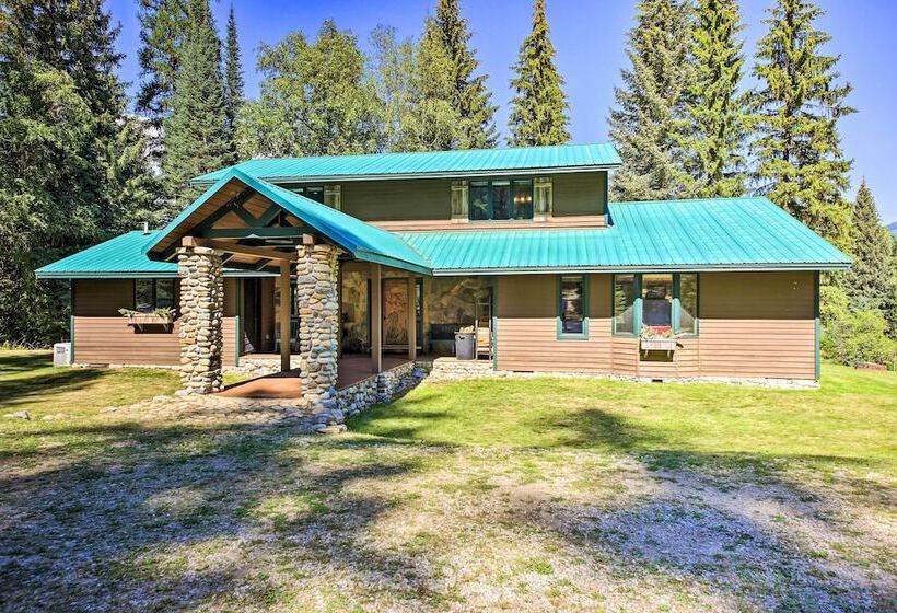 Loose Moose Lodge    31 Acres On Yaak River!