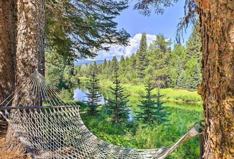 Loose Moose Lodge    31 Acres On Yaak River!