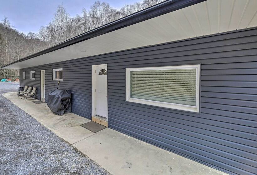 Mullens Cabin W/ Gas Grill & Mountain Views!