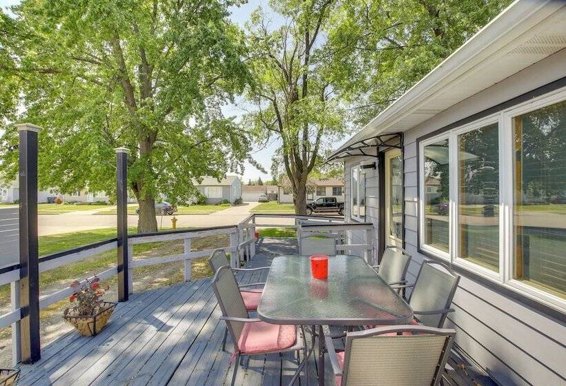 Neenah Home W/ Deck: Near Lake Winnebago