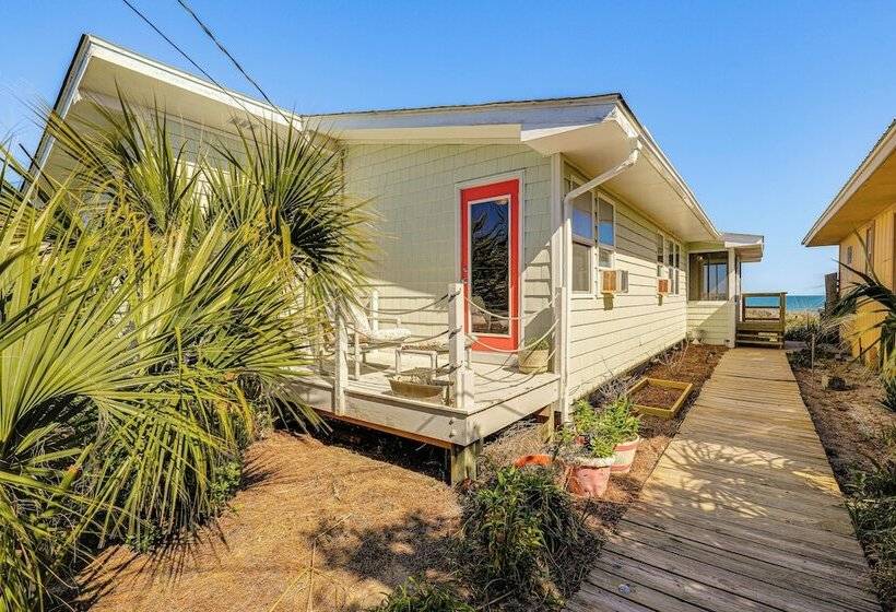 Oceanfront Gem W/ Rooftop Deck: Steps To Sand