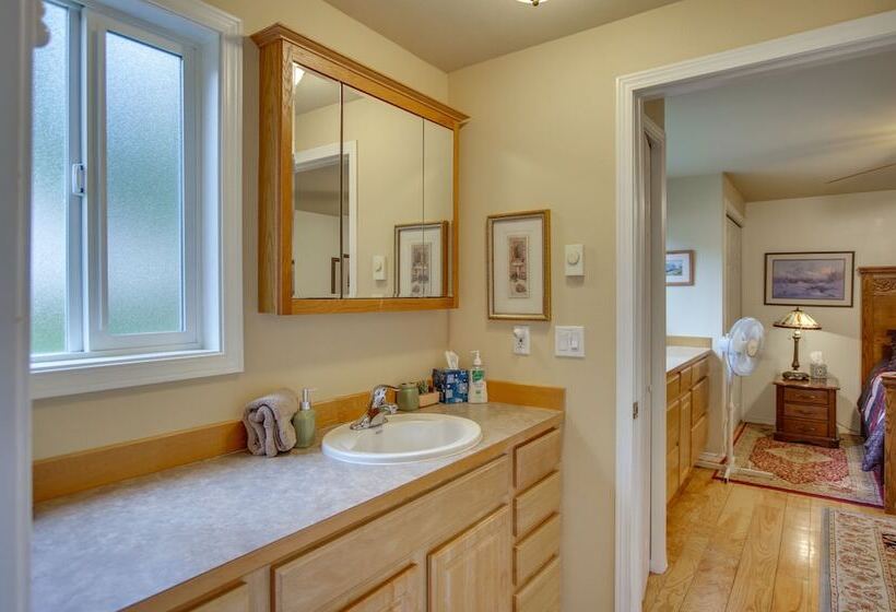 Owls Nest   Cozy Cabin W/ Hot Tub & Fireplace!
