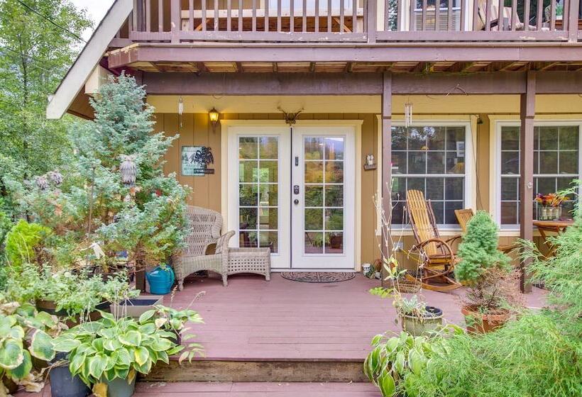 Owls Nest   Cozy Cabin W/ Hot Tub & Fireplace!