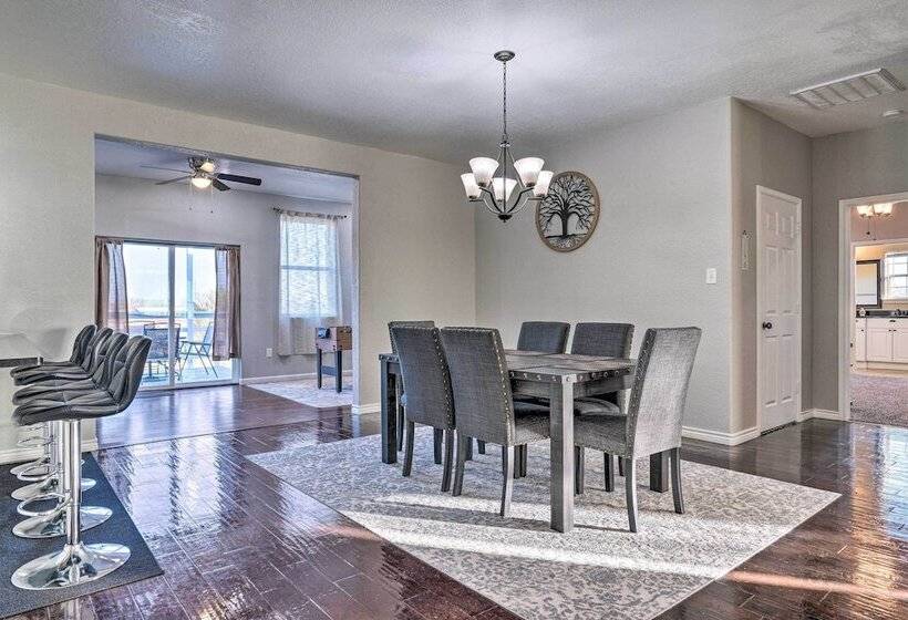 Peaceful Atascosa Home W/ Balcony & Deck!