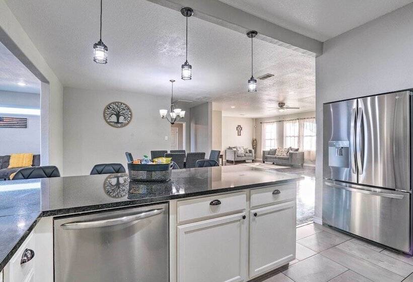 Peaceful Atascosa Home W/ Balcony & Deck!