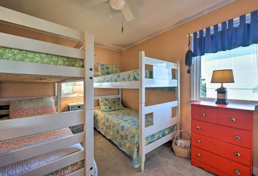 Peaceful  Cottage By The Sea  Oceanfront Home!