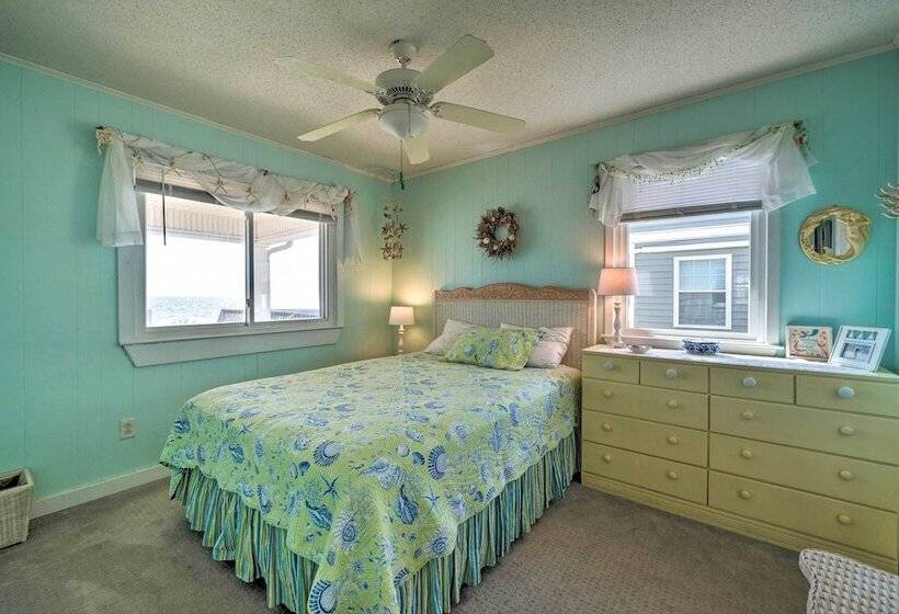 Peaceful  Cottage By The Sea  Oceanfront Home!