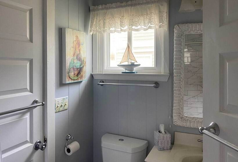 Peaceful  Cottage By The Sea  Oceanfront Home!